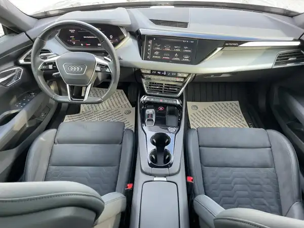 AUDI E-TRON GT (10/14)