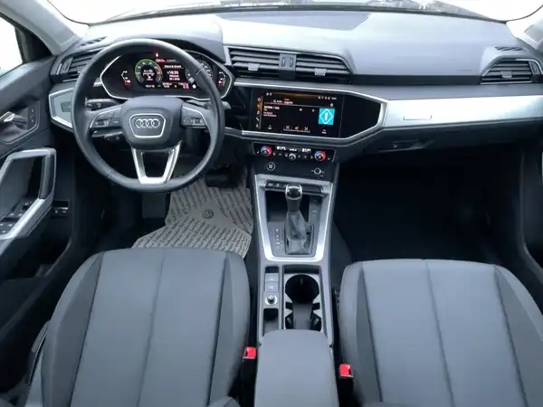 AUDI Q3 (9/12)