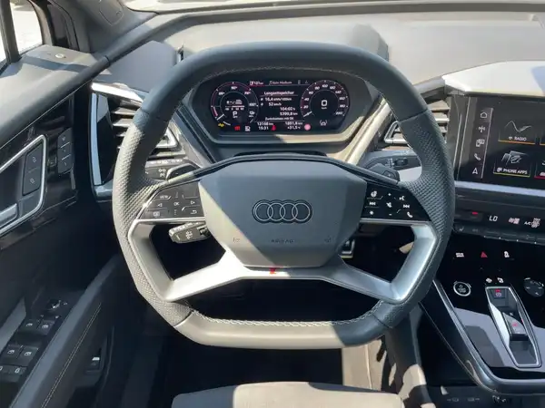 AUDI Q4 E-TRON (12/17)