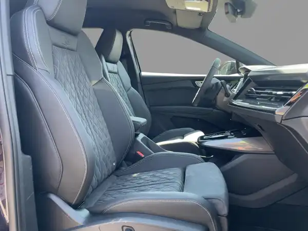 AUDI Q4 E-TRON (8/17)