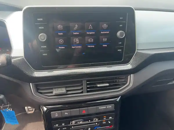 VW T-CROSS (11/17)