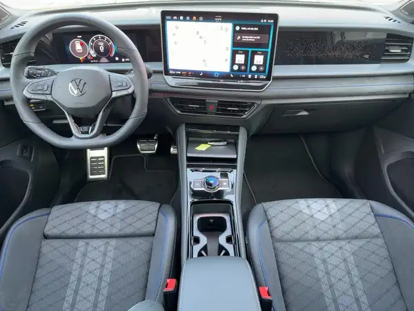 VW TAYRON (10/15)