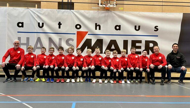 Autohaus Hans Maier unterstützt die E1-Jugend des FC Finsing mit neuer Ausrüstung - trikots fc finsing e1 jugend autohaus hans maier 02