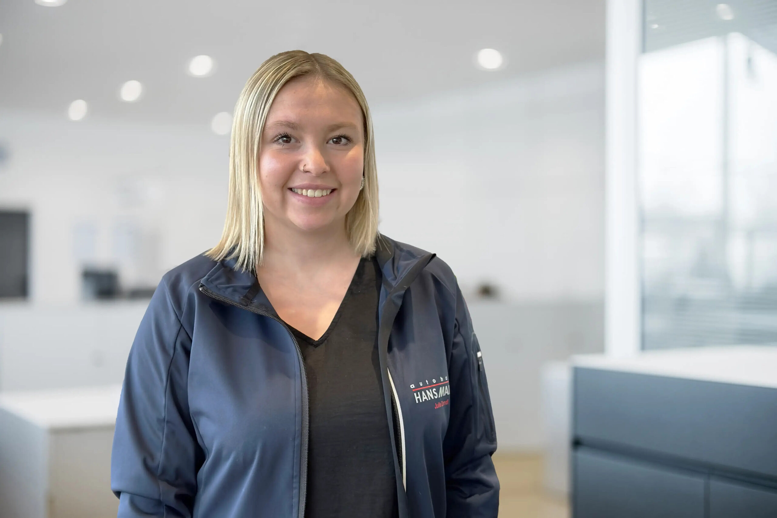 Julia Zerndl 16 VW Serviceassistentin Julia Zerndl Autohaus Hans Maier Erding