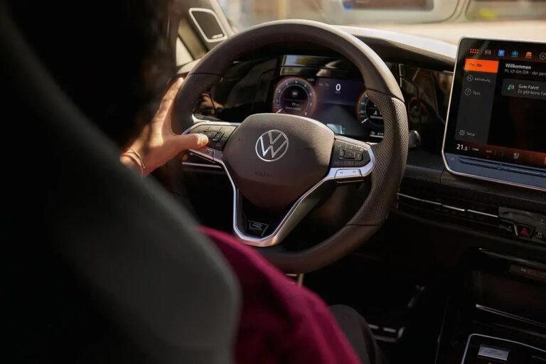 Der VW Golf 51 Der VW Golf - Der neue golf lenkrad autohaus hans maier e7a0178554