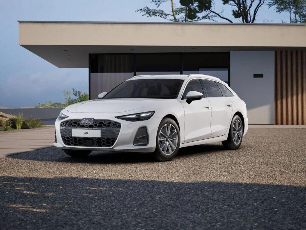 Der neue Audi A6 Avant in weiß parkt vor einem Gebäude