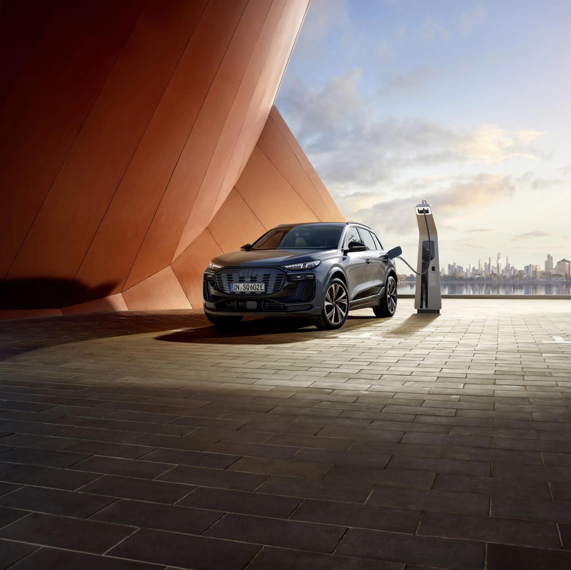 Automobil Ausstellung Erding 2024 - Audi SQ 6 etron seitlich von vorne Autohaus Hans Maier Erding 29fd7866ae 1