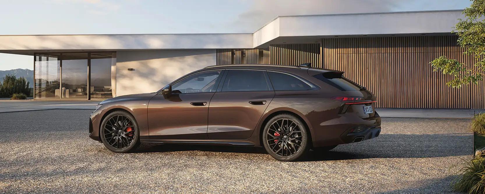 Der neue Audi A6 Avant 1 Brauner Audi A6 Avant in braun parkt vor einem modernen Gebäude