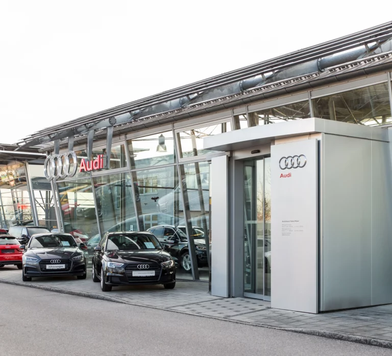 Wir freuen uns auf Ihre Kontaktaufnahme 8 Aussenaufnahme vom Autohaus Hans Maier Audi Gebäude in Erding