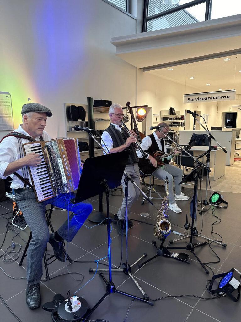 After Work Get Together – der brandneue Audi Q6 e-tron 10 After Work Get Together – der brandneue Audi Q6 e-tron - band la strada 3 1db6b9f061