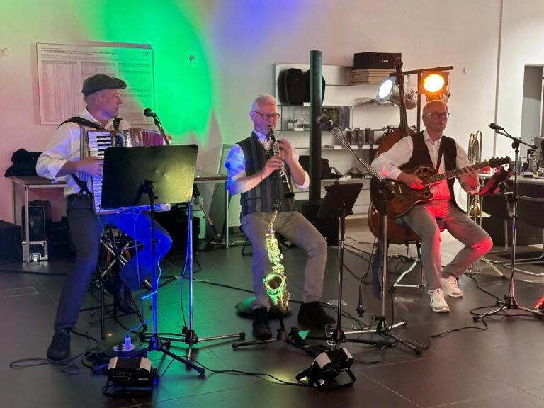 After Work Get Together – der brandneue Audi Q6 e-tron 20 After Work Get Together – der brandneue Audi Q6 e-tron - band la strada 4c836a89c5