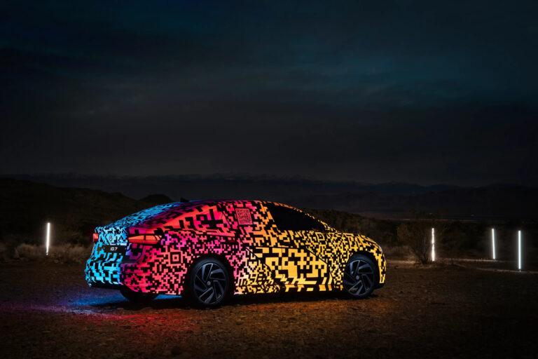Der neue ID.7 im Camouflage Look 5 Der neue ID.7 im Camouflage Look - id7 camouflage look digital nachtaufnahme heck autohaus hans maier erding 5143fa7373