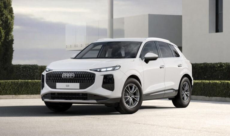 Der neue Audi Q3 - Gewerbeleasing 3 Weißer Audi Q3 SUV mit markantem schwarzem Kühlergrill, LED-Scheinwerfern und silbernen Felgen vor modernem Gebäude.