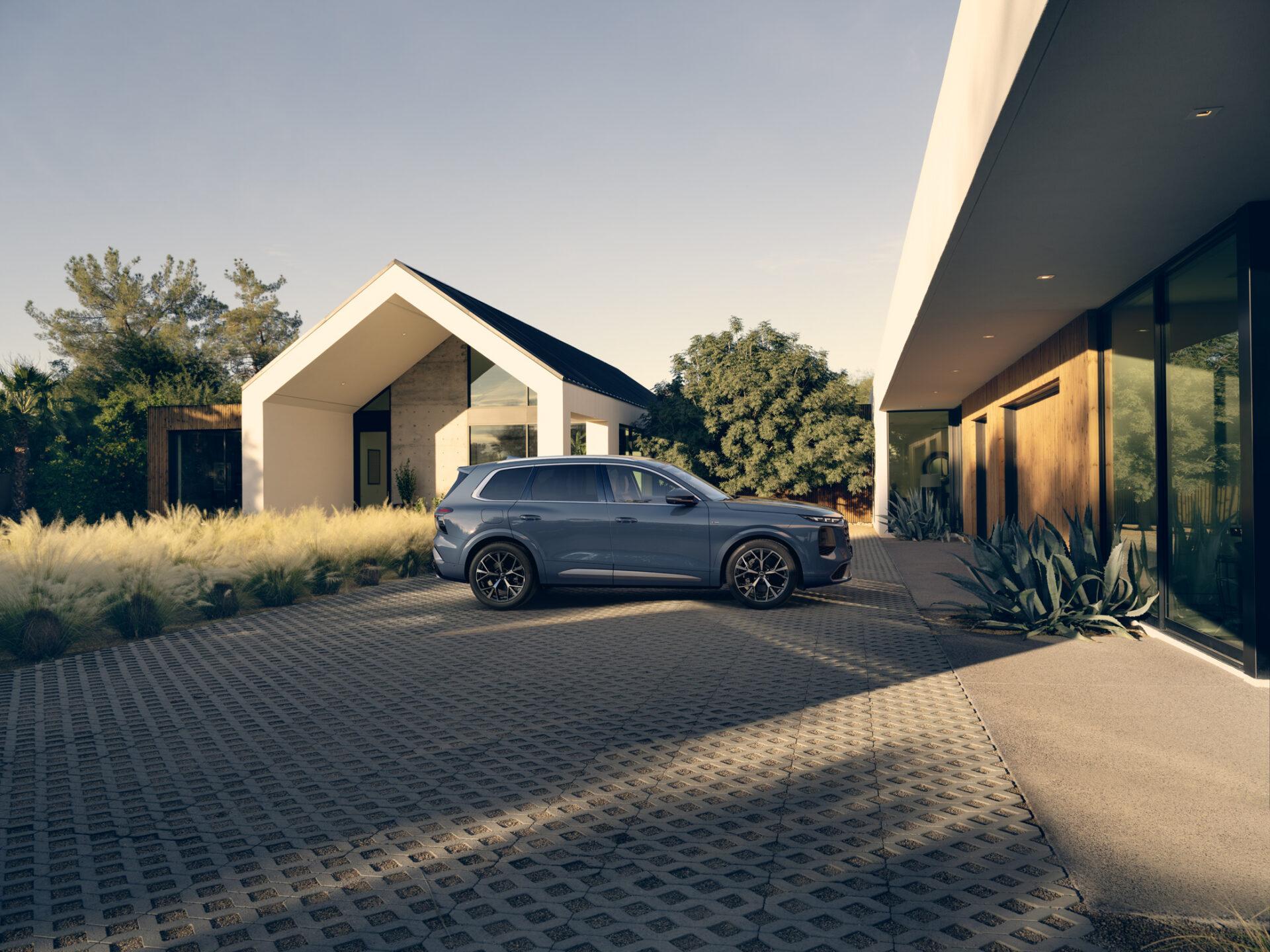 Der neue Audi Q7 25 Der neue Audi Q7 - audi q7 seitlich vor haus in blau autohaus hans maier erding
