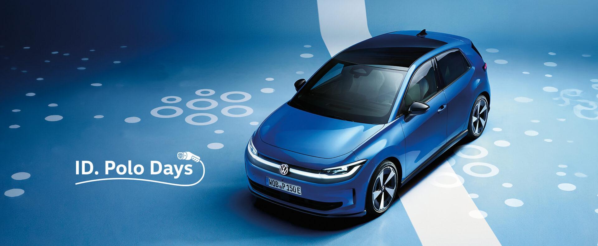 Blauer Volkswagen ID. Polo auf blau-weiß gemustertem Boden mit dem Schriftzug 'ID. Polo Days'