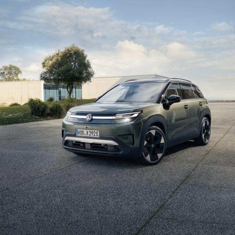Der neue ID. Cross 29 Der neue ID. Cross - vw id cross seitlich standaufnahme autohaus hans maier 1