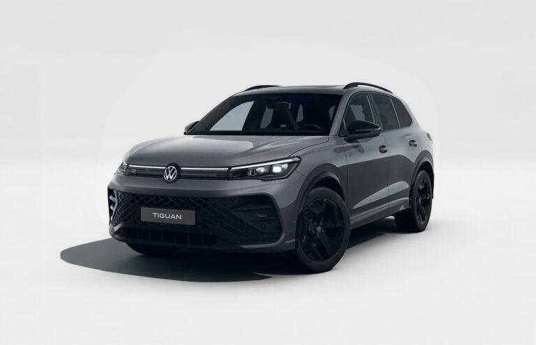 Tiguan R-Line Gewerbeleasing 5 Volkswagen Tiguan R-Line SUV in seitlicher Frontansicht mit schwarzem Kühlergrill und schwarzen Felgen vor hellem Hintergrund